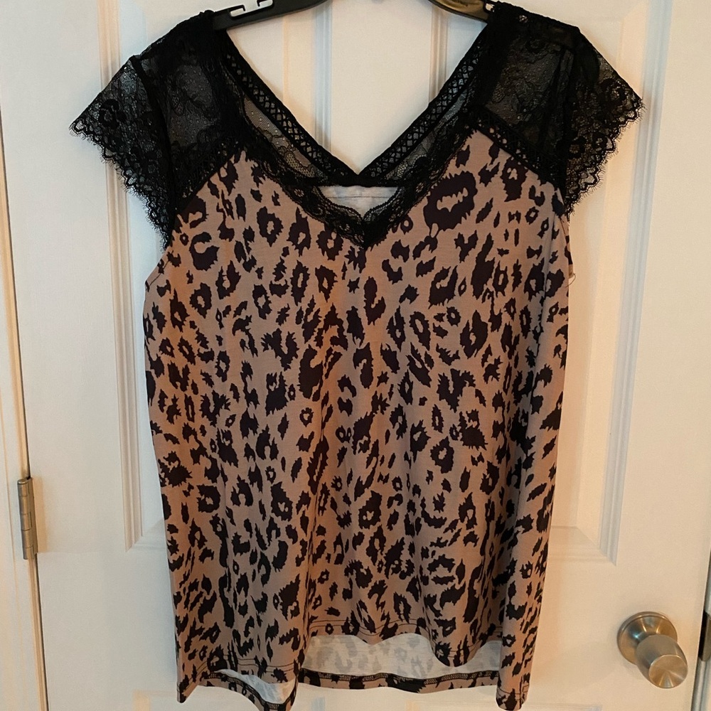 Size large polyester sleeveless top leopard print lace shoulders